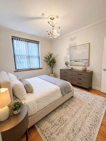 84-01 Main St 311, Jamaica, NY 11435