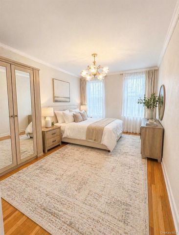 84-01 Main St 311, Jamaica, NY 11435