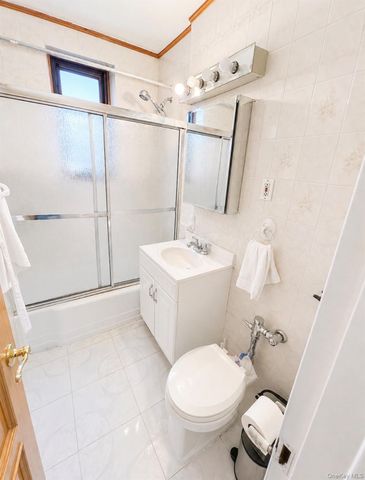 84-01 Main St 311, Jamaica, NY 11435