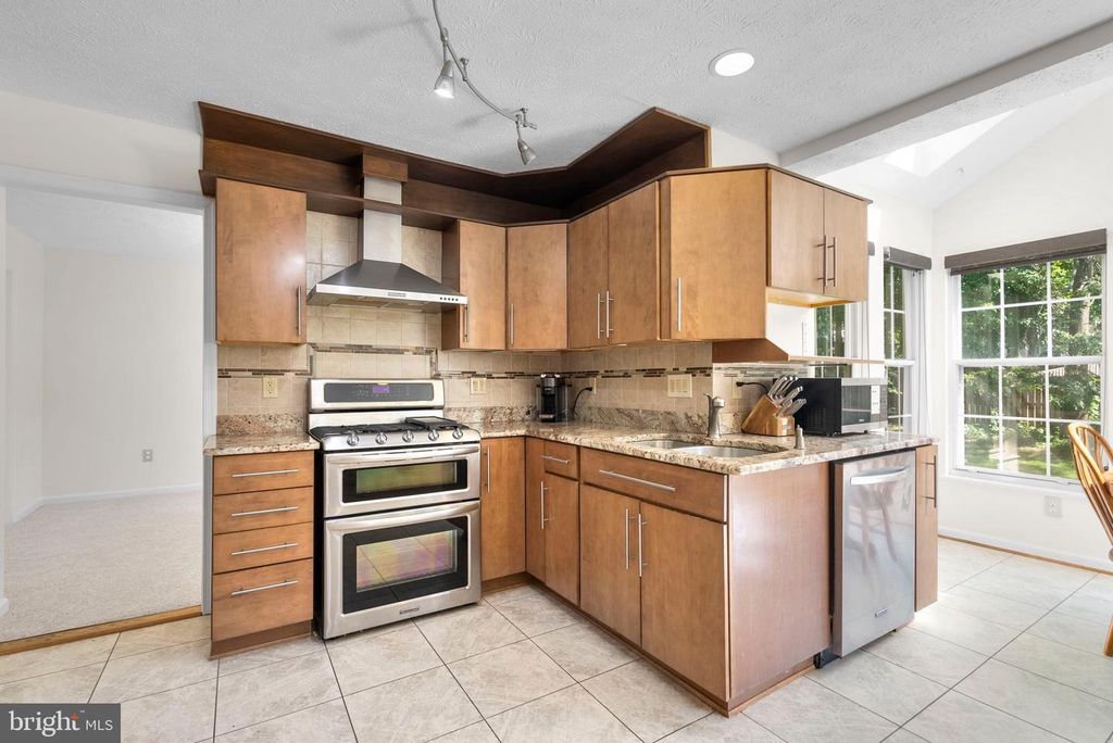 Image 11 of property listing at 5505 LAKE RIDGE TER, Bowie, MD 20720