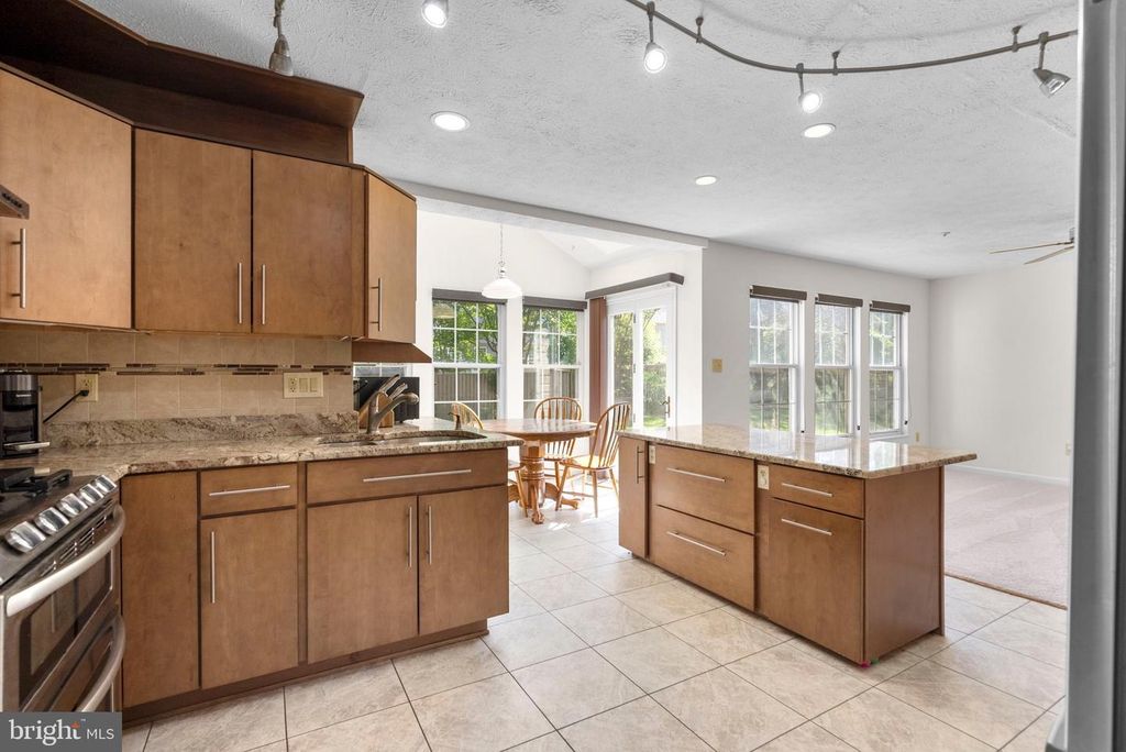 Image 12 of property listing at 5505 LAKE RIDGE TER, Bowie, MD 20720