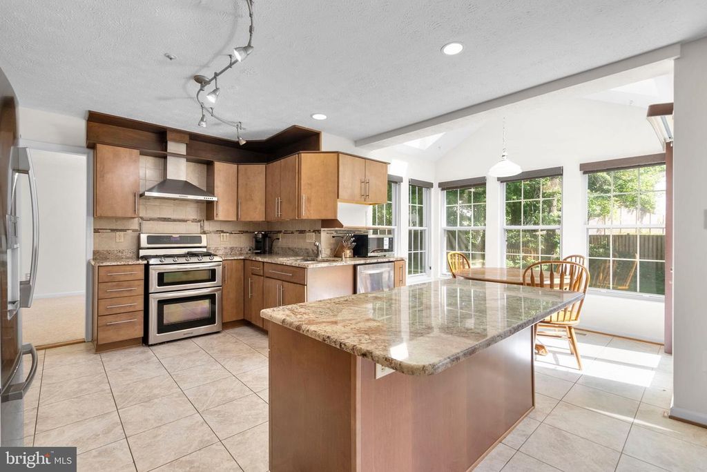 Image 16 of property listing at 5505 LAKE RIDGE TER, Bowie, MD 20720