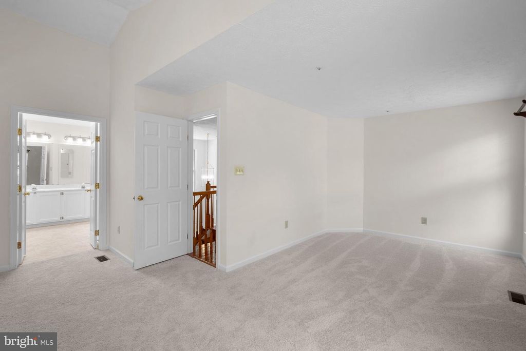 Image 37 of property listing at 5505 LAKE RIDGE TER, Bowie, MD 20720
