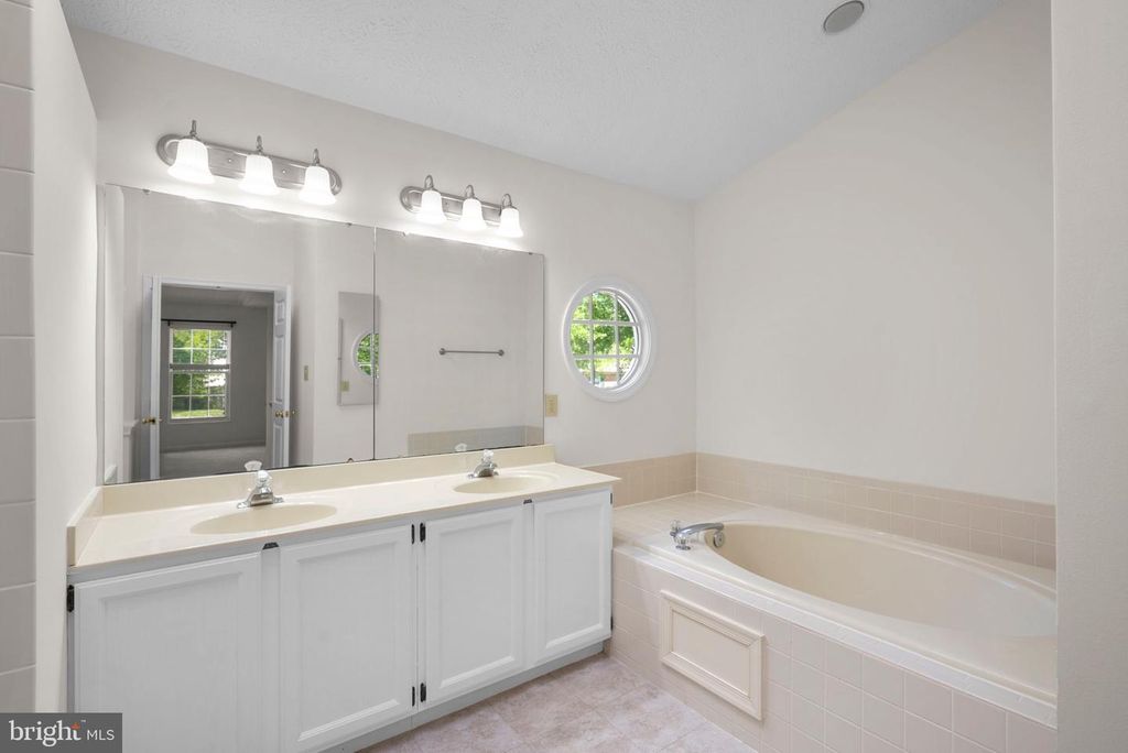 Image 39 of property listing at 5505 LAKE RIDGE TER, Bowie, MD 20720