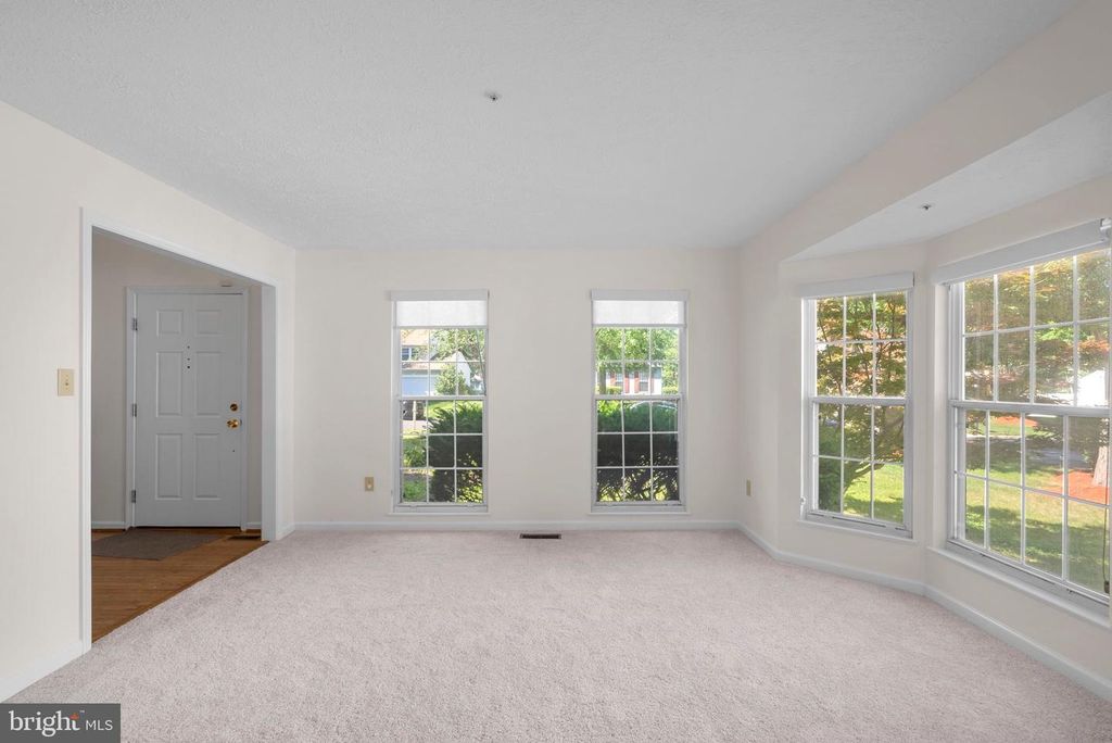 Image 5 of property listing at 5505 LAKE RIDGE TER, Bowie, MD 20720