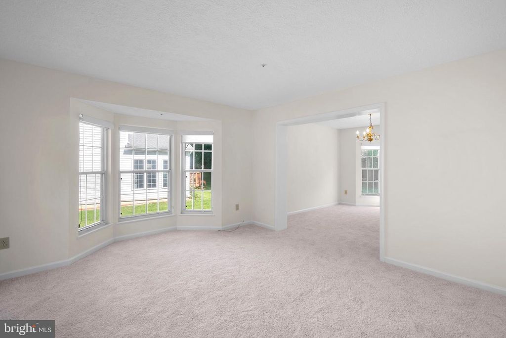 Image 6 of property listing at 5505 LAKE RIDGE TER, Bowie, MD 20720