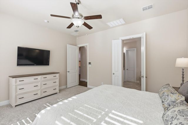 708 Petunia Drive, Lantana, TX 76226