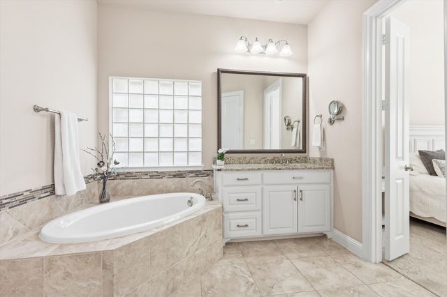 708 Petunia Drive, Lantana, TX 76226