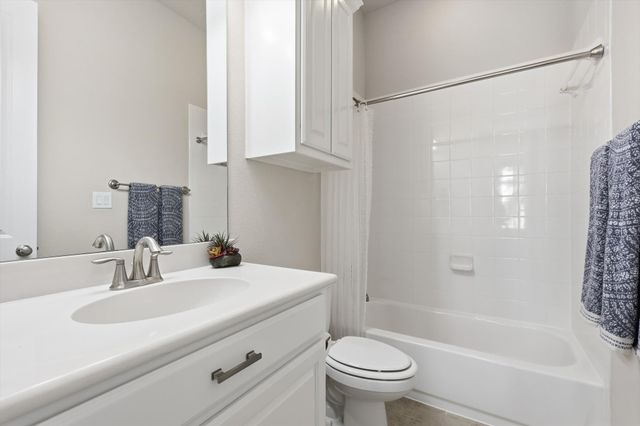 708 Petunia Drive, Lantana, TX 76226