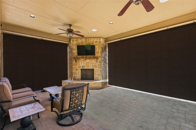 708 Petunia Drive, Lantana, TX 76226