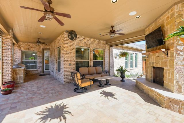 708 Petunia Drive, Lantana, TX 76226