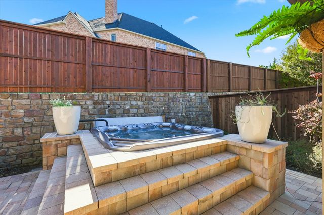 708 Petunia Drive, Lantana, TX 76226