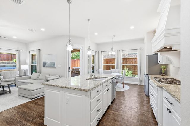 708 Petunia Drive, Lantana, TX 76226