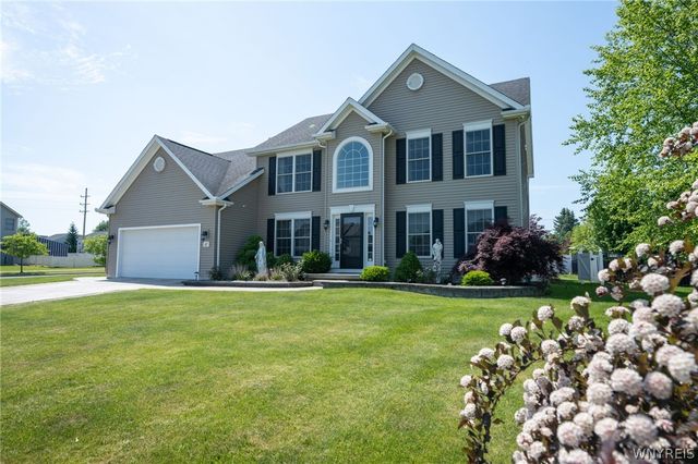 67 Middlebury Lane, Lancaster, NY 14086