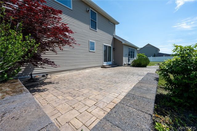 67 Middlebury Lane, Lancaster, NY 14086