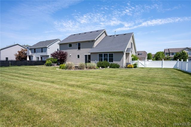 67 Middlebury Lane, Lancaster, NY 14086