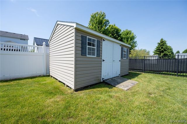 67 Middlebury Lane, Lancaster, NY 14086