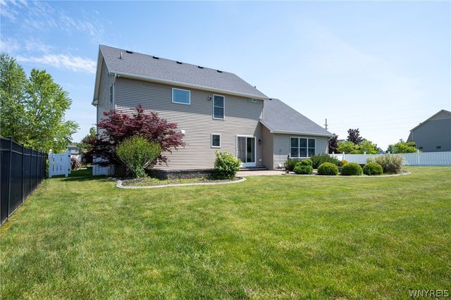 67 Middlebury Lane, Lancaster, NY 14086
