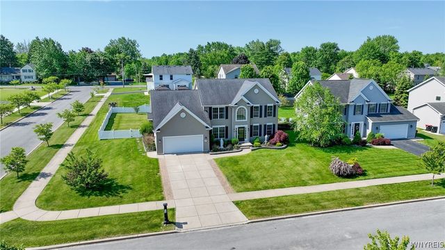 67 Middlebury Lane, Lancaster, NY 14086