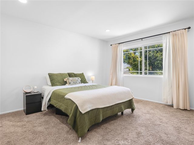 17734 Devonshire Street 7, Northridge, CA 91325