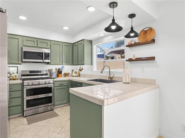 17734 Devonshire Street 7, Northridge, CA 91325