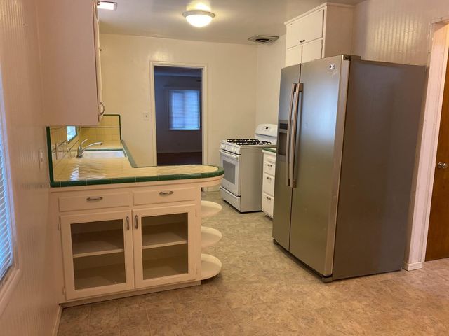 3235 E Princeton Avenue, Fresno, CA 93703