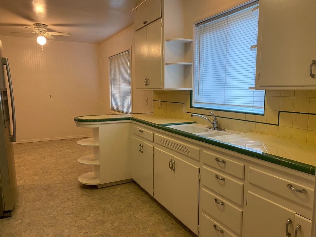 Image 3 of property listing at 3235 E Princeton Avenue, Fresno, CA 93703