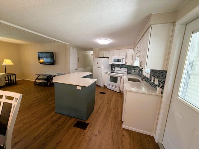 101 MARIGOLD STREET, Leesburg, FL 34748