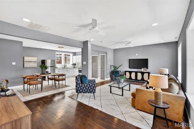 4404 Floriss Place, St Louis, MO 63115