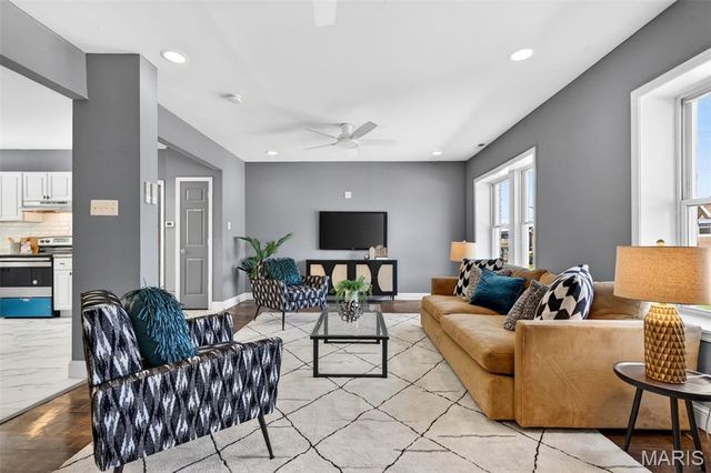 4404 Floriss Place, St Louis, MO 63115