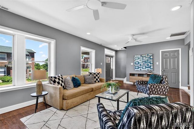 4404 Floriss Place, St Louis, MO 63115