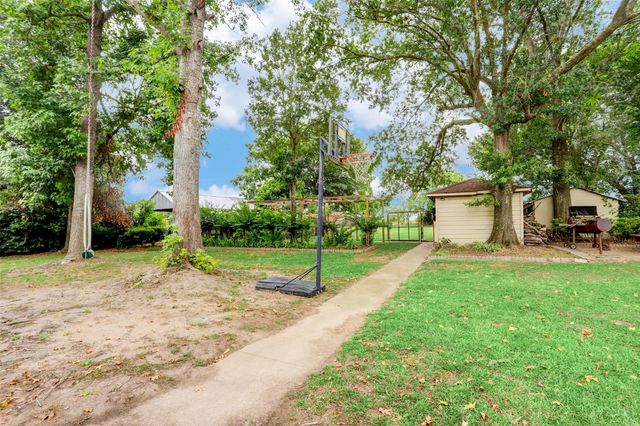 822 N Meyer Street, Sealy, TX 77474