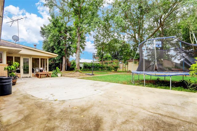 822 N Meyer Street, Sealy, TX 77474