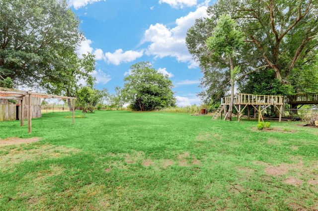 822 N Meyer Street, Sealy, TX 77474