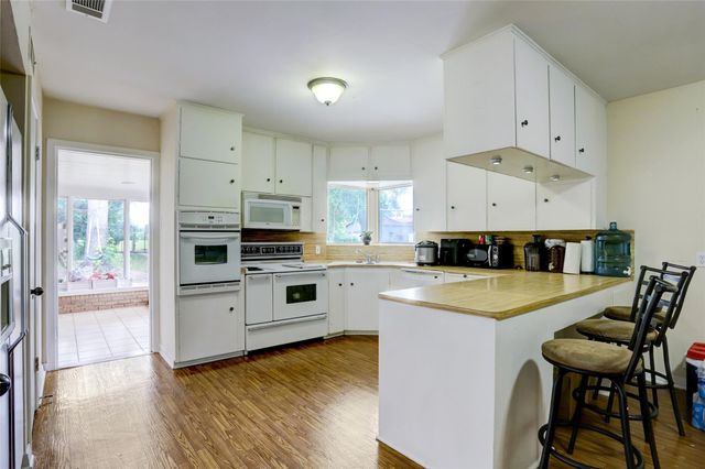 822 N Meyer Street, Sealy, TX 77474