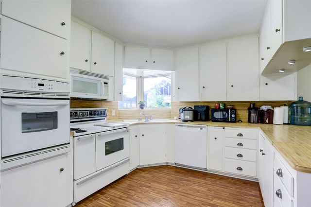 822 N Meyer Street, Sealy, TX 77474