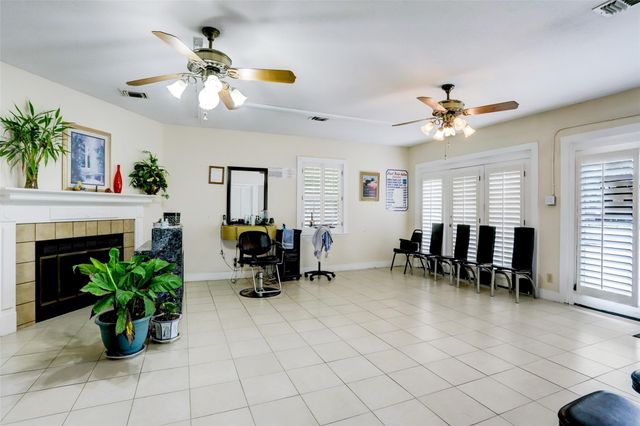 822 N Meyer Street, Sealy, TX 77474