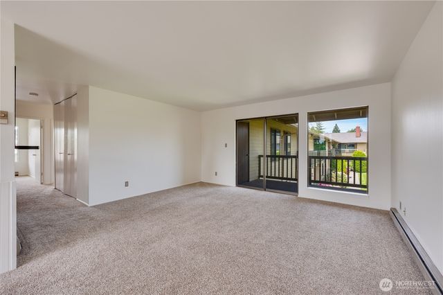 310 S 11th Street #212, Mount Vernon, WA 98274