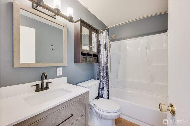 310 S 11th Street #212, Mount Vernon, WA 98274