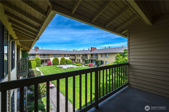 310 S 11th Street #212, Mount Vernon, WA 98274