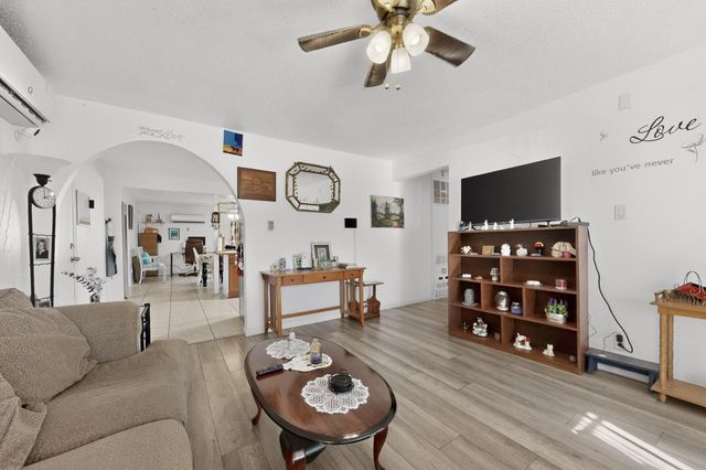 10217 Menaul Boulevard NE, Albuquerque, NM 87112