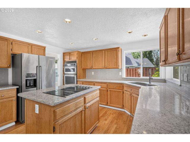 443 Ne LENOX St, Hillsboro, OR 97124