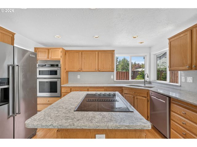 443 Ne LENOX St, Hillsboro, OR 97124