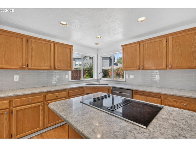 443 Ne LENOX St, Hillsboro, OR 97124