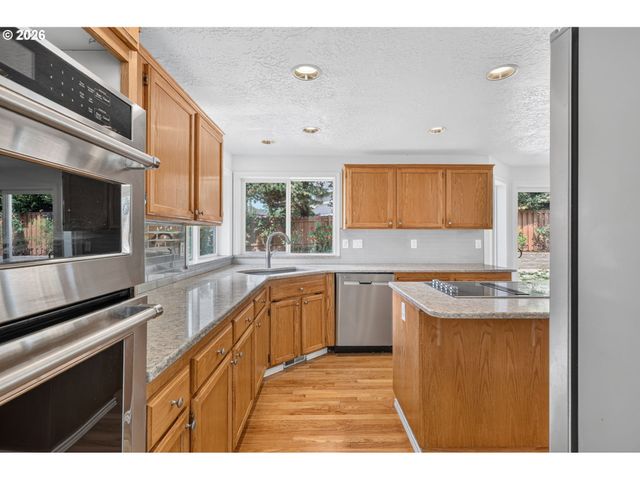 443 Ne LENOX St, Hillsboro, OR 97124