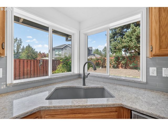 443 Ne LENOX St, Hillsboro, OR 97124