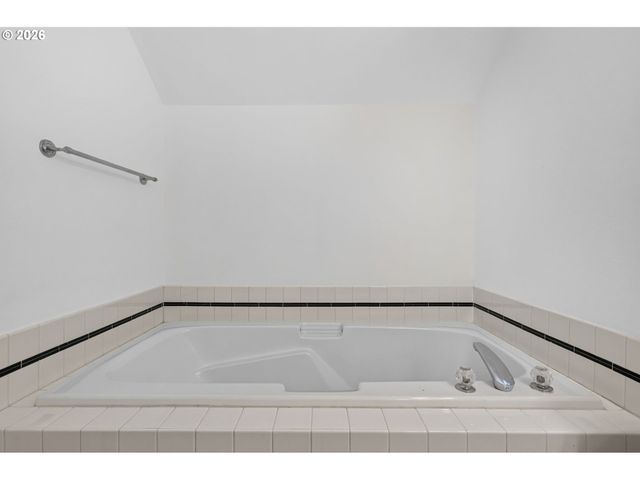443 Ne LENOX St, Hillsboro, OR 97124