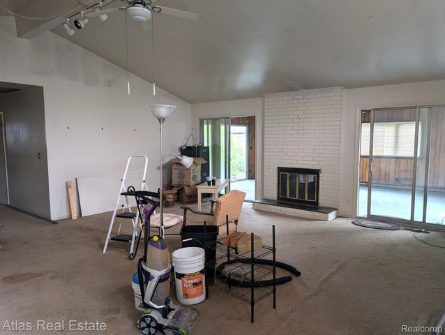 1821 Rockcreek Lane, Flint, MI 48507