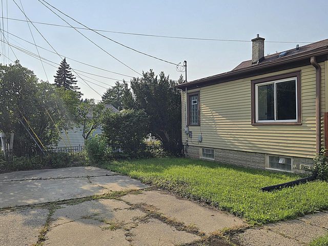 3617 W Douglas AVENUE, Milwaukee, WI 53209