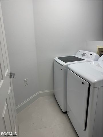 3063 Horizon LN 1501, Naples, FL 34109